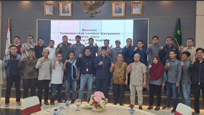 
 Berharap Dapat Keadilan, Karyawan Aqua Solok Temui Gubernur Sumbar