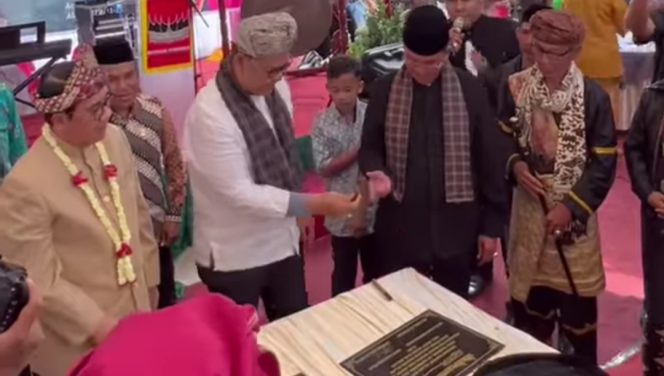
 Alek Gadang Batagak Pangulu Panai Linjuang Nagari Dilam Dinilai Mampu Menyatukan Tokoh Kabupaten Solok