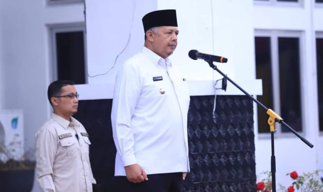 
 Pimpin Apel Gabungan, Walikota Solok Ajak ASN Pertahanankan Nilai Diri yang Didapatkan Ramadhan 1444 H