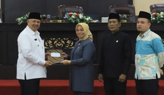
 Walikota Solok Hadiri Rapat Paripurna DPRD Kota Solok