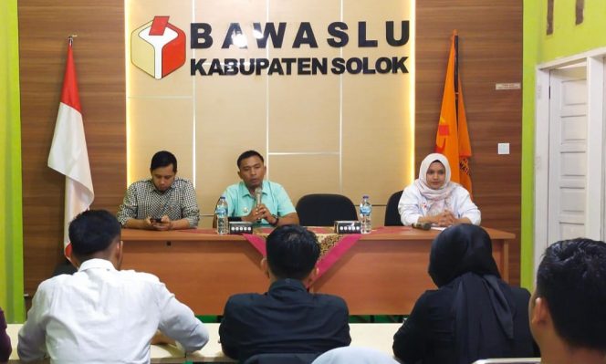
 Bawaslu Gelar Rapat Bersama Panwascam se Kabupaten Solok