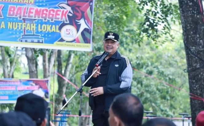
 Walikota Solok Buka Lomba Ayam Kukuak Balenggek