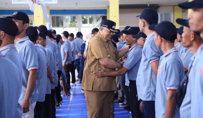 
 472 Satlinmas PAM TPS Pemilu 2024 Kota Solok Diserahterimakan
