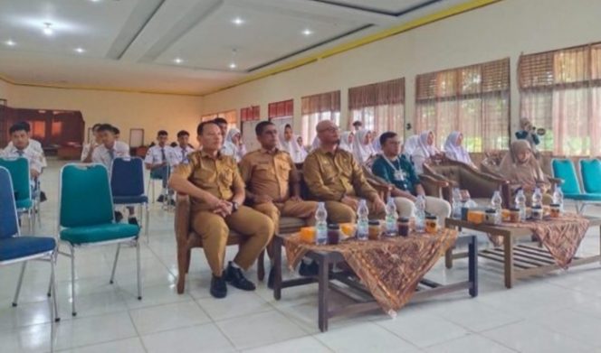 
 Hadiri Workshop Industri Digital, Sekretaris Dispora Harapkan Kamuniang Motivasi Siswa SMKN 1 Kota Solok