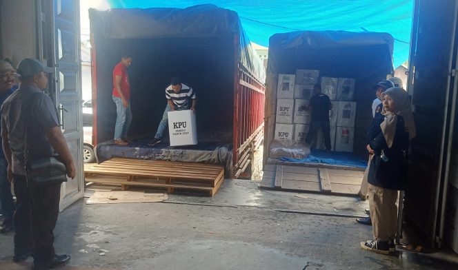 
 KPU Kabupaten Solok Distribusikan Logistik Pemilu 2024 ke 4 Kecamatan
