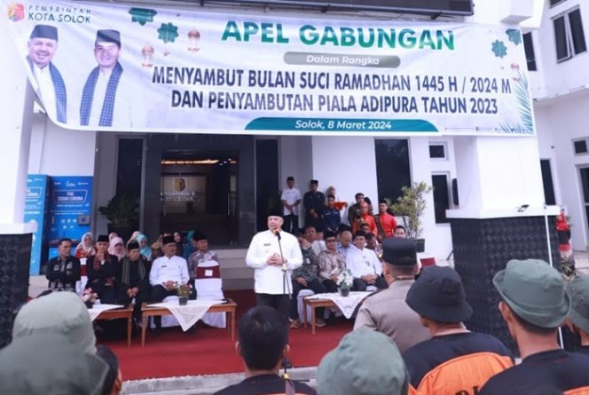 
 Jelang Ramadhan 1445 H dan Sambut Piala Adipura 2023, Walikota Solok Pimpin Apel Gabungan