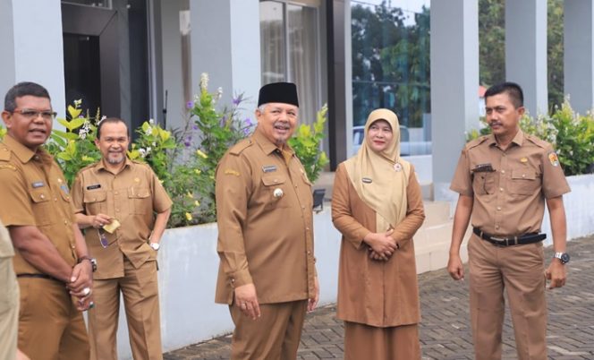 
 Walikota Pimpin Apel Pagi Gabungan di Dinas Perkim Kota Solok