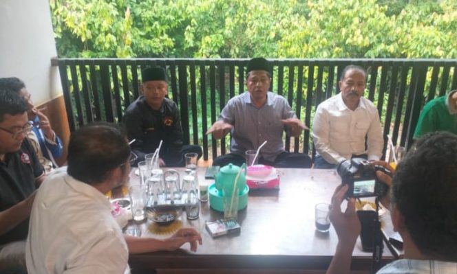
 Rakyat Butuh Hidup, Yulfadri Nurdin Apresiasi Bupati Solok Carikan Solusi Masalah Tambang Galian C Air Dingin