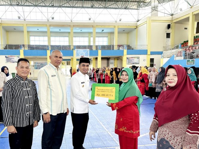 
 Pemko Solok Berikan Penghargaan Rp480 Juta pada Kader IMP dan Tribina