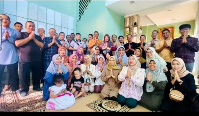 
 Walikota dan Wawako Hadiri  Halalbihalal Dinas Perkim dan Dinas Pangan Kota Solok