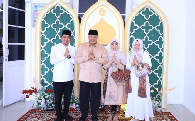 
 Walikota dan Wawako Solok Hadiri Open House Idul Fitri 1445 H di Auditorium Gubernuran Sumbar