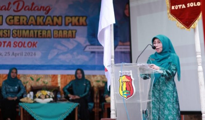 
 Ny Fitria Amalia Audy Lakukan Penilaian Gerakan PKK Berprestasi Tingkat Sumbar di Kelurahan Nan Balimo
