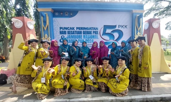 
 Kader TP-PKK Kota Solok Ikuti Lomba Gelari Pelangi di Peringatan Hari Kesatuan Gerak PKK Nasional ke 52