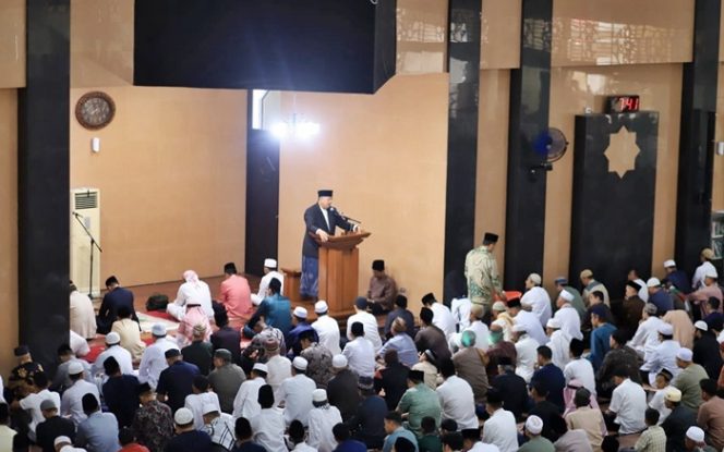 
 Walikota Solok Laksanakan Sholat Idul Adha 1445 H di Masjid Agung Al Muhsinin