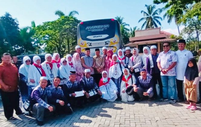 
 22 Jemaah Haji Kloter 17 Kota Solok Tiba di Masjid Agung Al Muhsinin