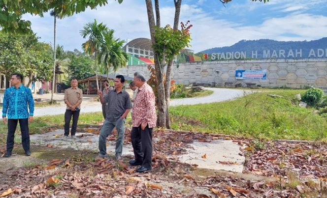 
 Jelang Diresmikan, Walikota Solok Tinjau Kesiapan Stadion Marahadin Laing