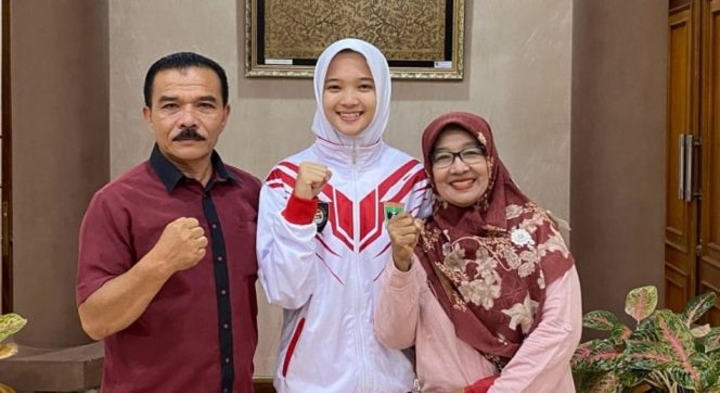 
 Maulia Permata Putri, Siswi SMA Negeri 1 Solok Akan Bawa Baki Bendera HUT RI di IKN