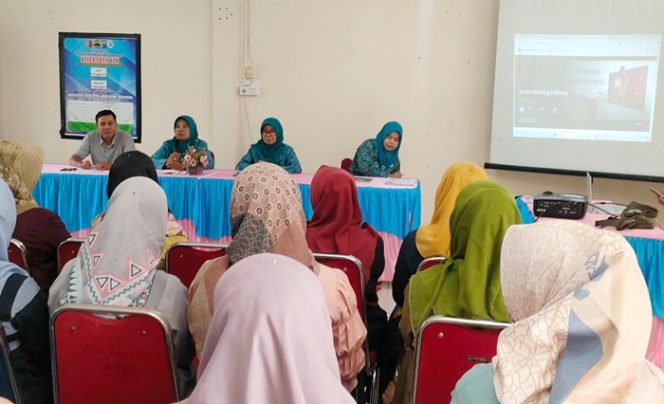 
 TP PKK Kota Solok Gelar Pembinaan Administrasi Dasawisma dan Pengenalan Aplikasi Sipedas
