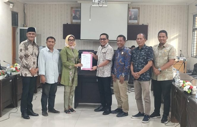 
 Terkait Dugaan Pelanggaran Pemilu dan Ketidaknetralan ASN, Tim Kuasa Hukum NC-LM Datangi DPRD Kota Solok