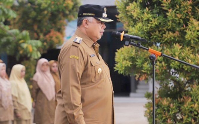
 Jadi Pembina Upacara, Walikota Sebut Siswa SMP Negeri 2 Kota Solok Penentu Masa Depan
