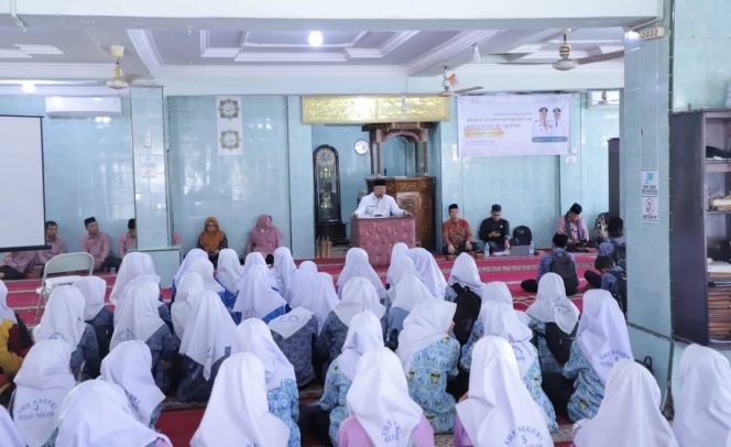 
 Walikota Hadiri Mabit Siswa SMP se-Kota Solok di Masjid Nurul Yaqin Kampung Jawa