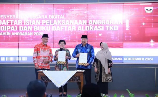 
 Walikota Solok Hadiri Penyerahan DIPA dan Buku Alokasi TKD Tahun Anggaran 2025