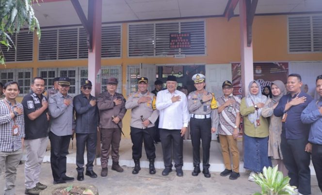 
 Walikota Solok Zul Elfian Umar Tinjau Pelaksanaan Pilkada 2024