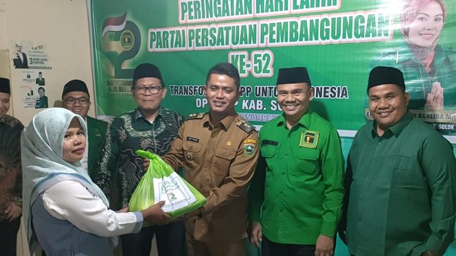 
 Peringatan Hari Lahir ke-52 Dihadiri Wabup Solok, DPC PPP Kabupaten Solok Bagikan Sembako