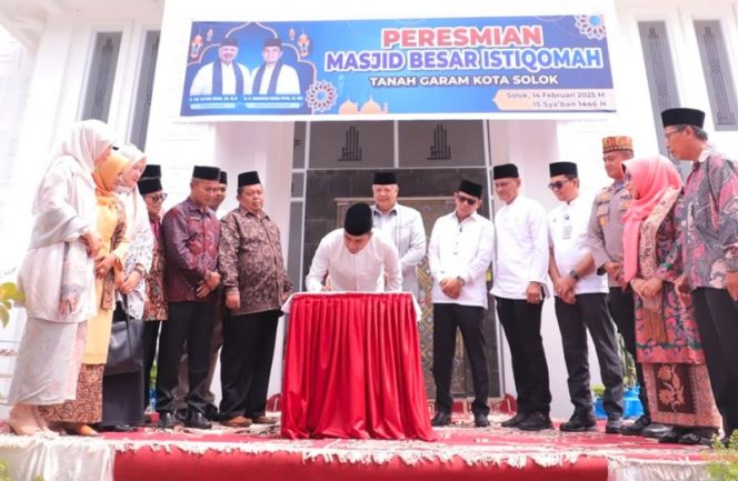 
 Mesjid Besar Istiqomah Diresmikan, Walikota Solok Ajak Jamaah Manfaatkan dengan Baik